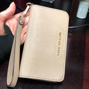 Michael Kors Wristlet wallet tech - beige